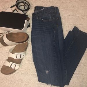 > levi’s boyfriend jeans <